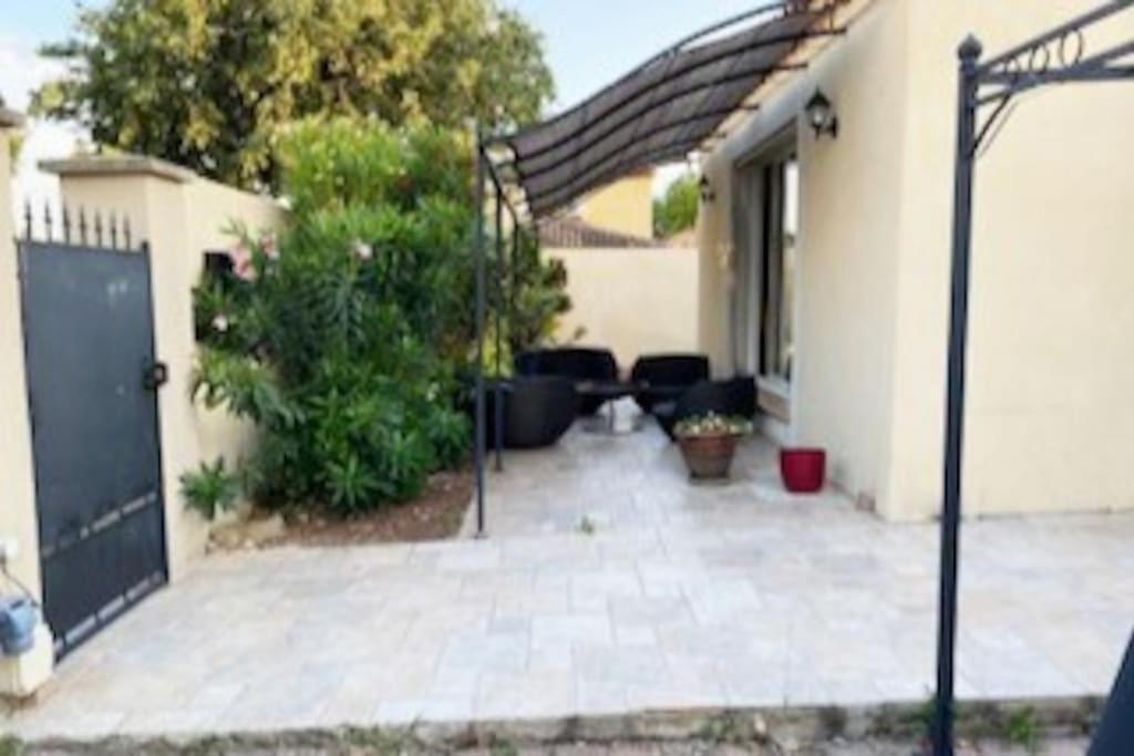 Villa Entiere. Alpilles Aix Marseille Avignon. Istres