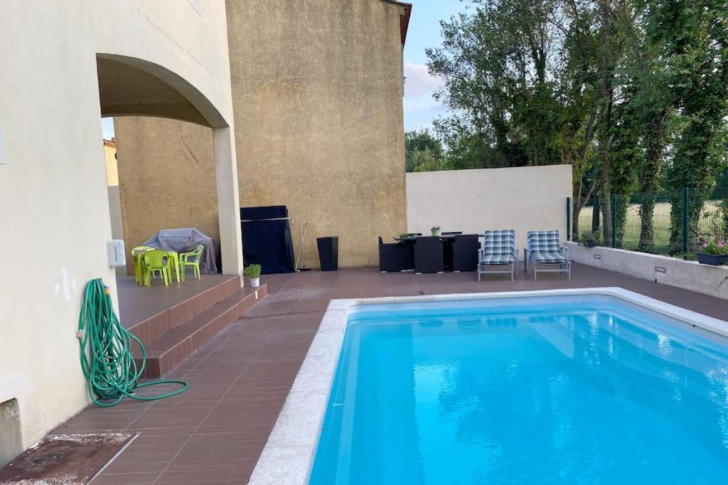 Entiere. Alpilles Aix Marseille Avignon. * Istres